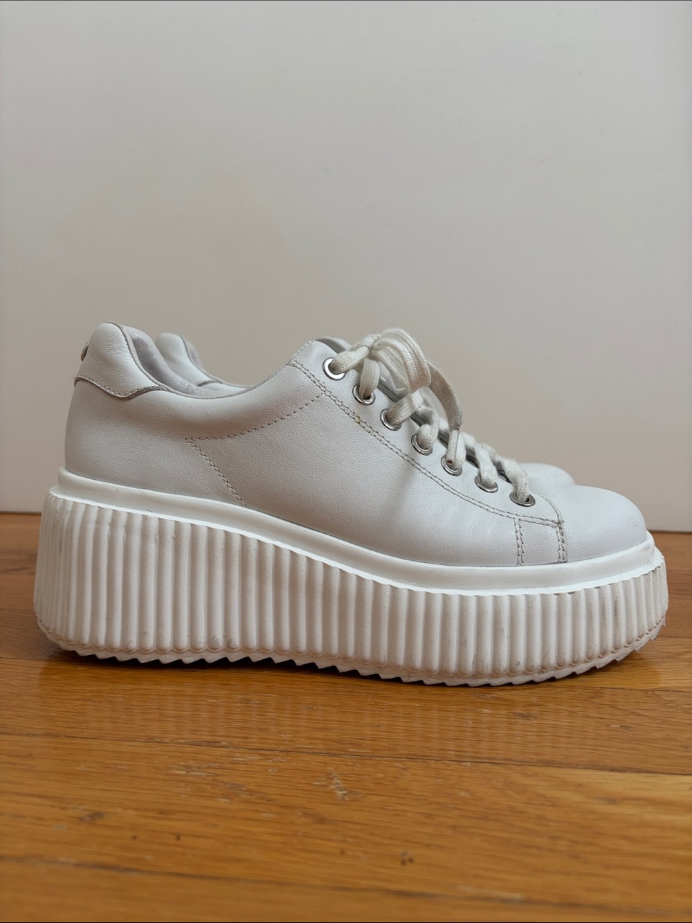 The Wishbone Collection Platform Lace Up White Leather Sneakers Size 7.5